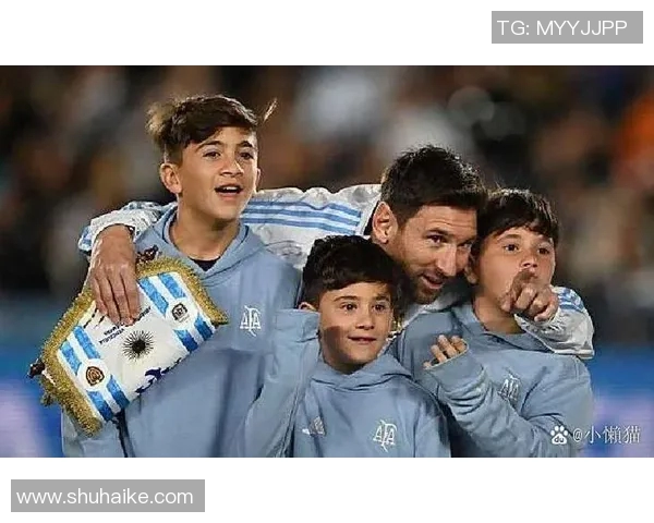 历史伟大9号足球明星的传奇故事与影响力解析 历史伟大9号足球明星的传奇故事与影响力解析