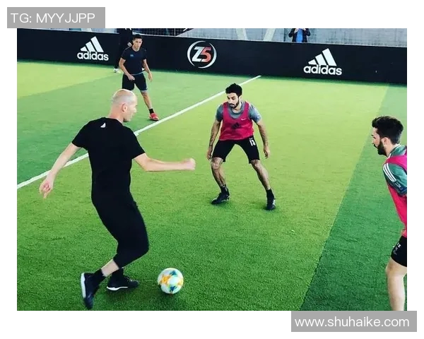 足球明星教你如何在餐桌上优雅用餐的全攻略视频教程 足球明星教你如何在餐桌上优雅用餐的全攻略视频教程