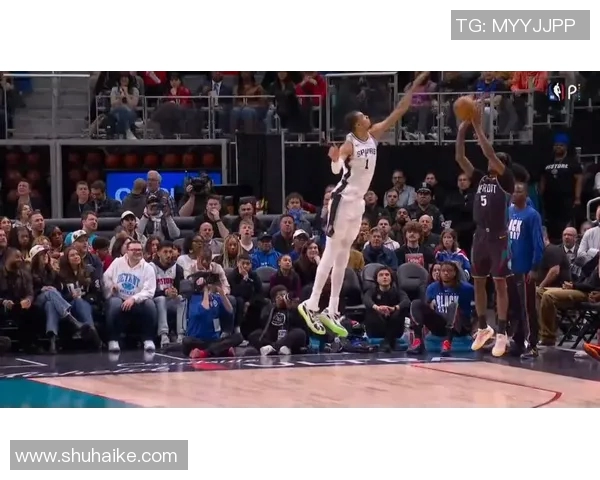 文班亚马首场比赛表现惊艳五次盖帽加上隔扣字母哥引发热烈讨论