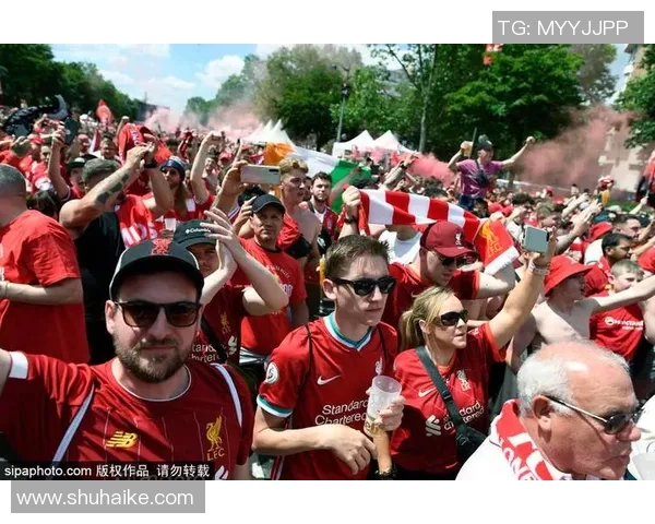 欧冠门票系统崩溃数万球迷排队抢票长达12小时无奈等待